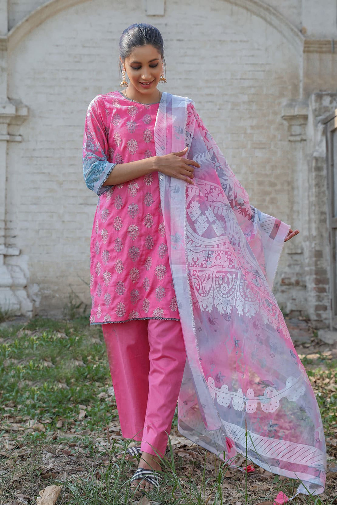 Inaayat Emb Lawn'22 D#6708