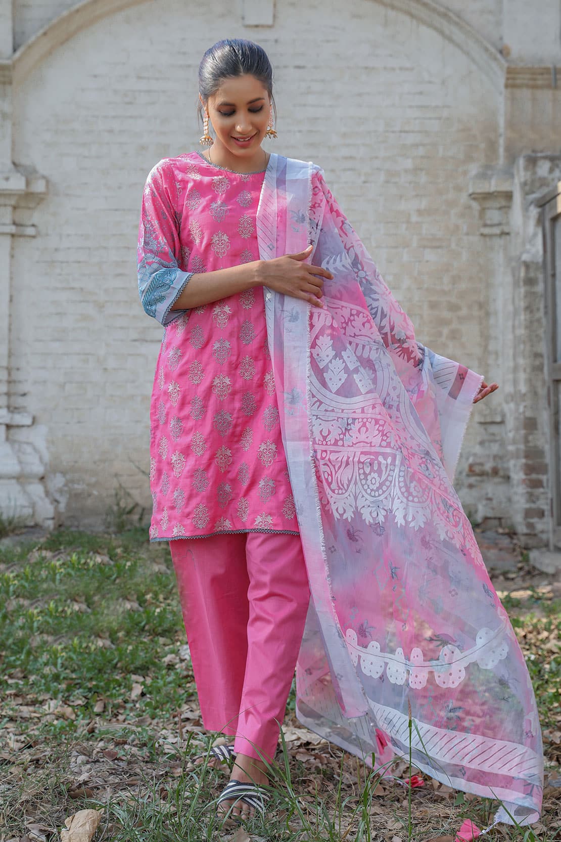 Inaayat Emb Lawn'22 D#6708