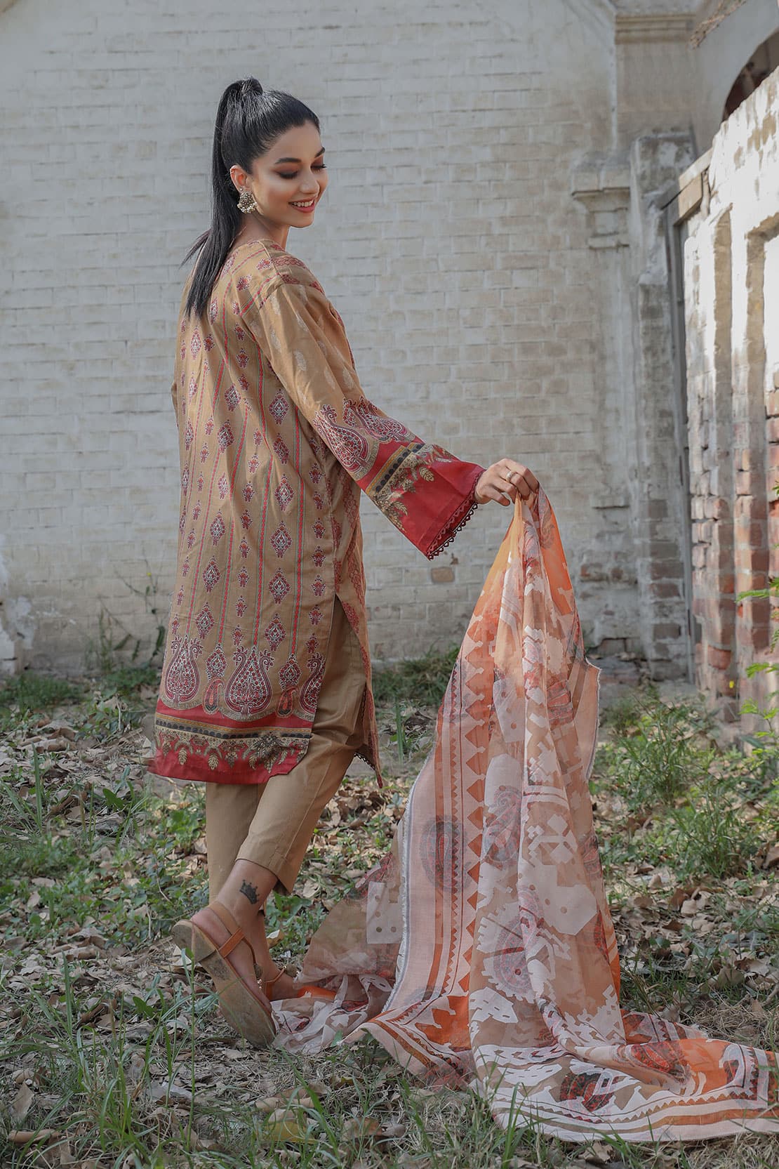 Inaayat Emb Lawn'22 D#6709