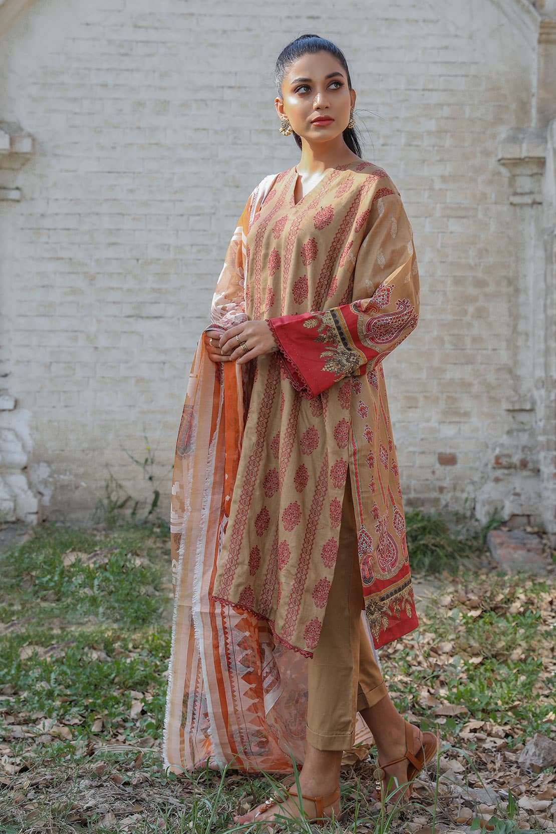 Inaayat Emb Lawn'22 D#6709