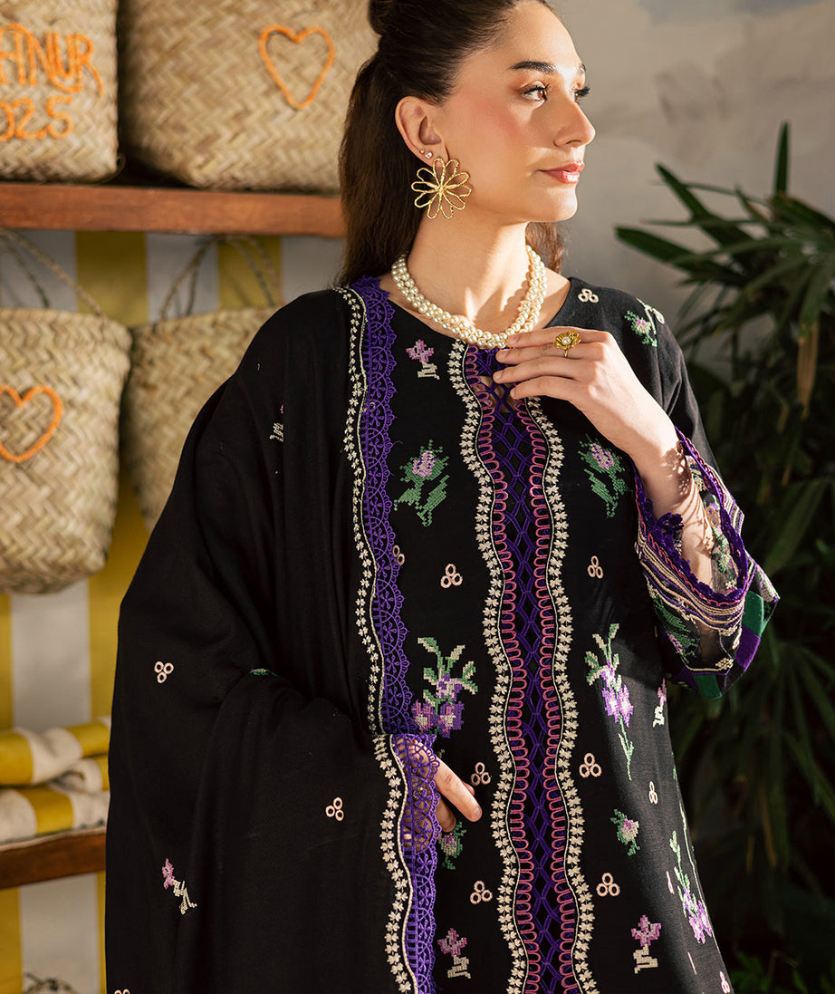 Mahnur Kaia Emb Linen`25 D#02