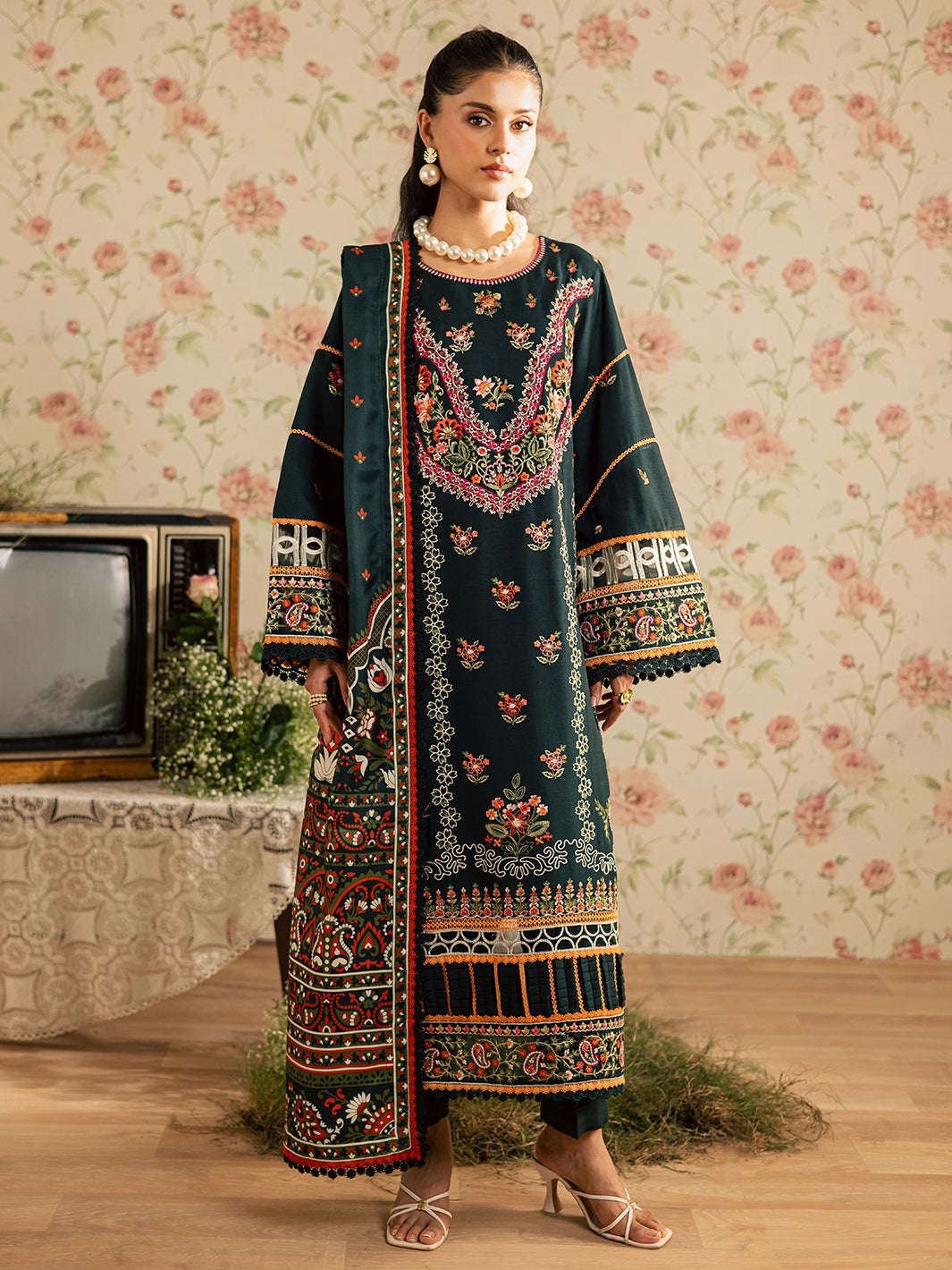 Mahnur Kaia Emb Linen`25 D#08