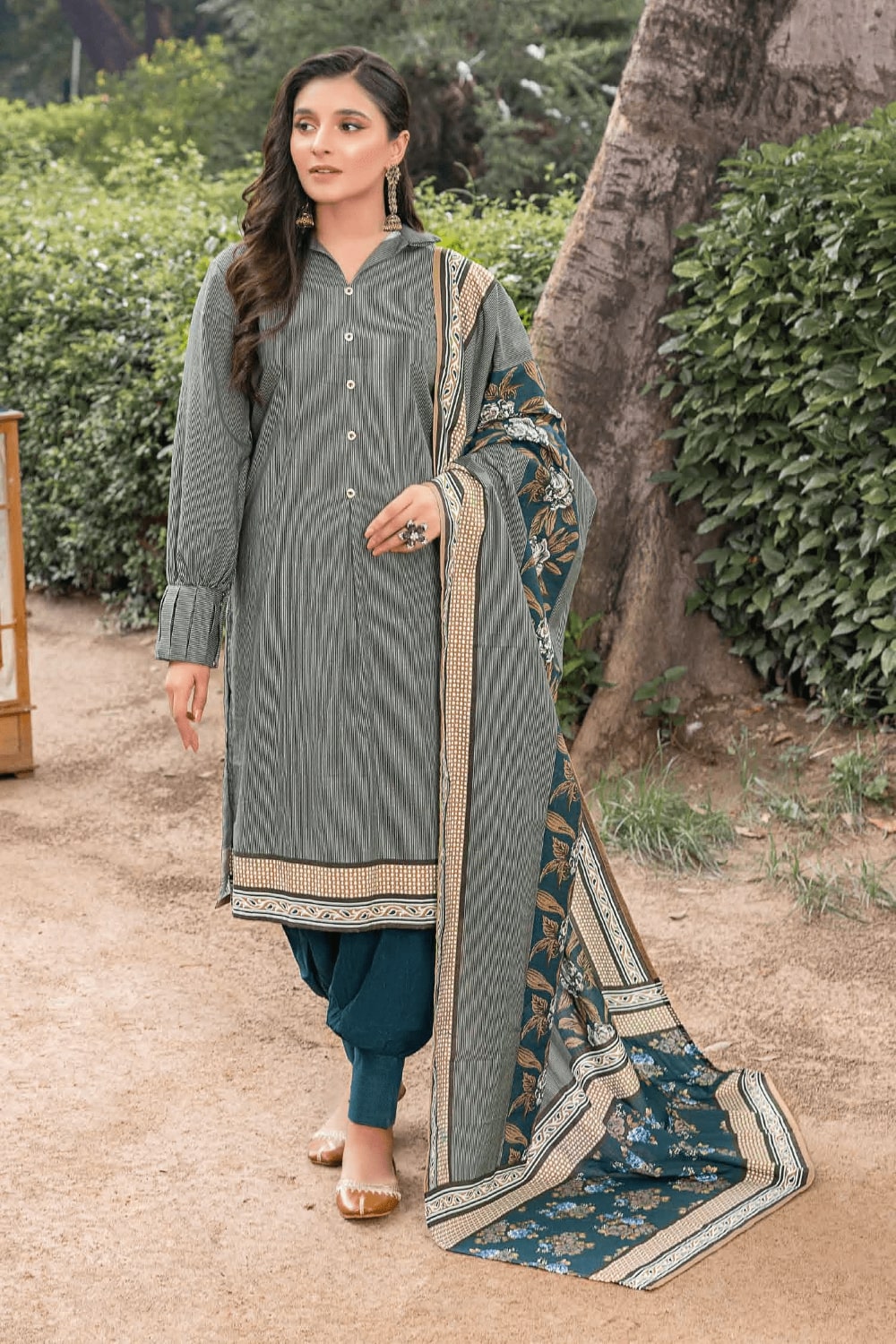 Gul Ahmed Winter Collection`22 K#22044-A