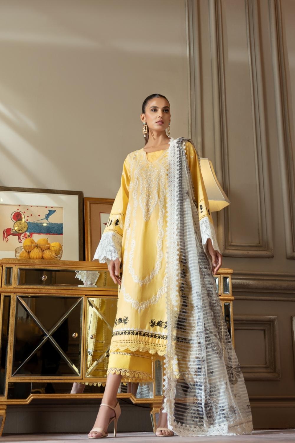 Nisa Hussain Luxury Lawn'22 NH#4