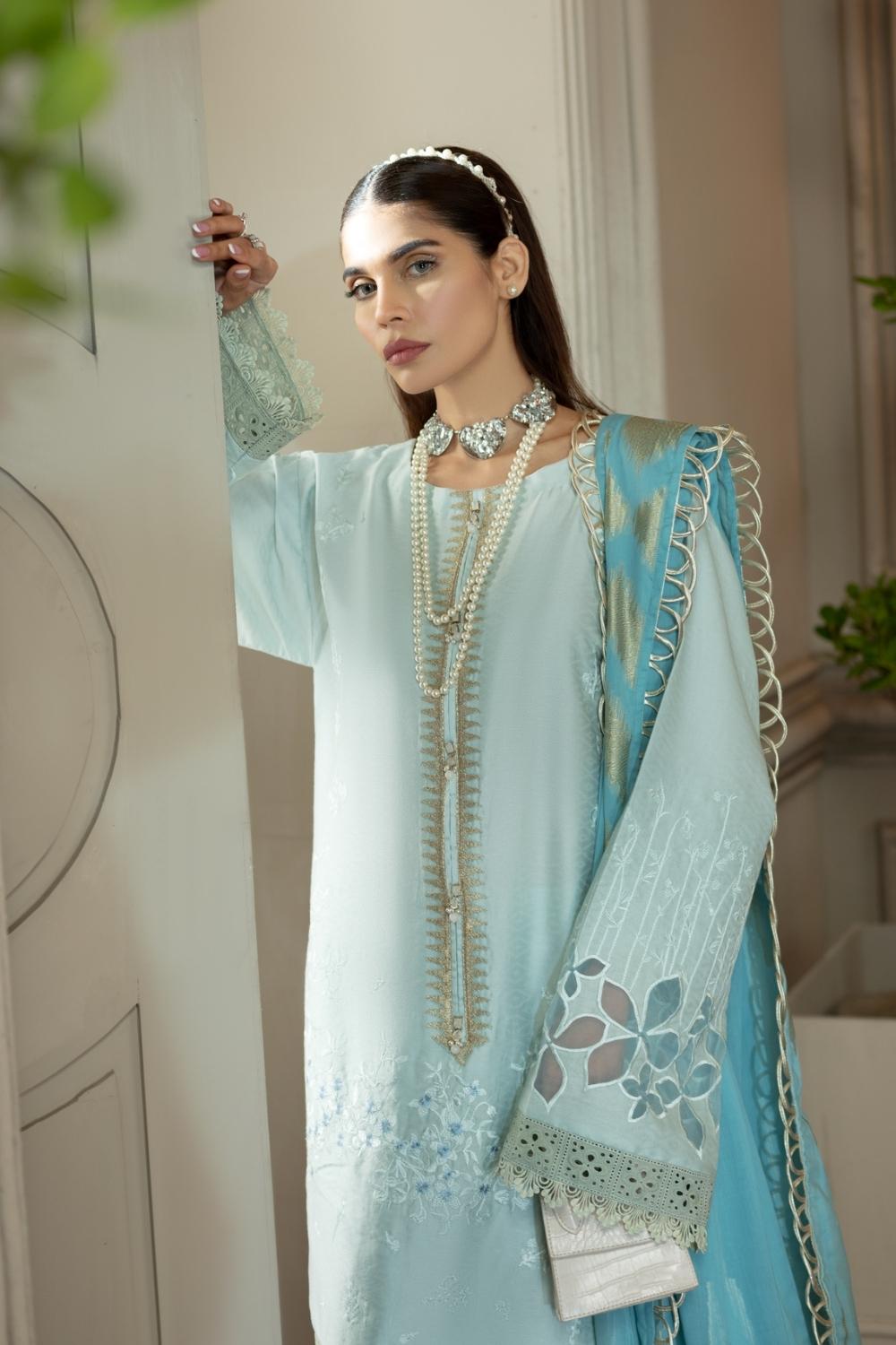 Nisa Hussain Luxury Lawn'22 NH#3