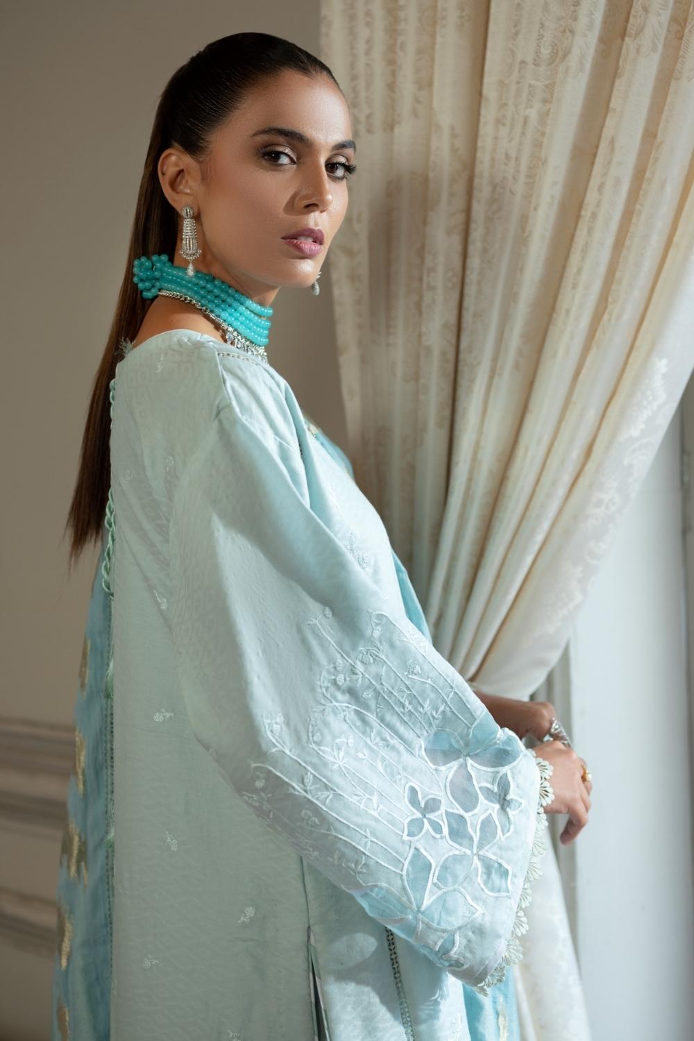 Nisa Hussain Luxury Lawn'22 NH#3