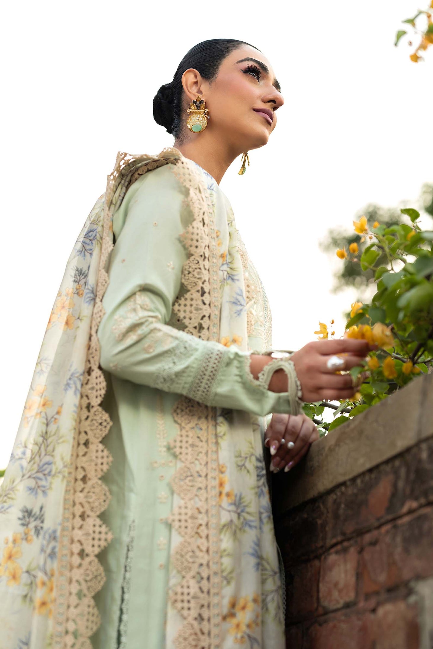 Maryam Hussain Unstitched Luxury Lawn`25 (Gulbeen)