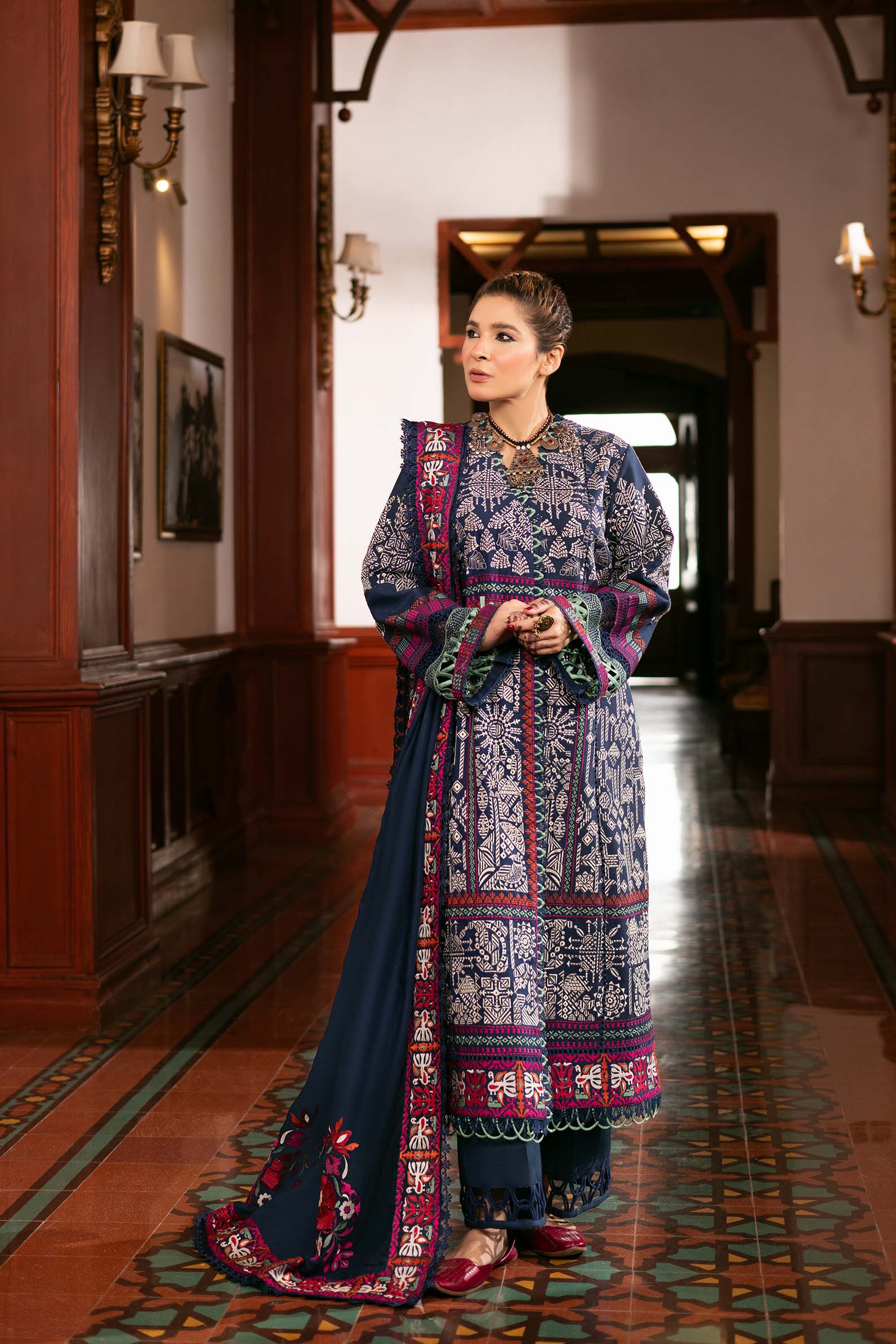 Maryam Hussain Winter Shawl`24 D#09 Breeze