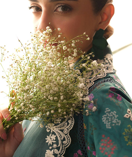 Maryam Hussain Luxury Lawn'25 (Seashell)