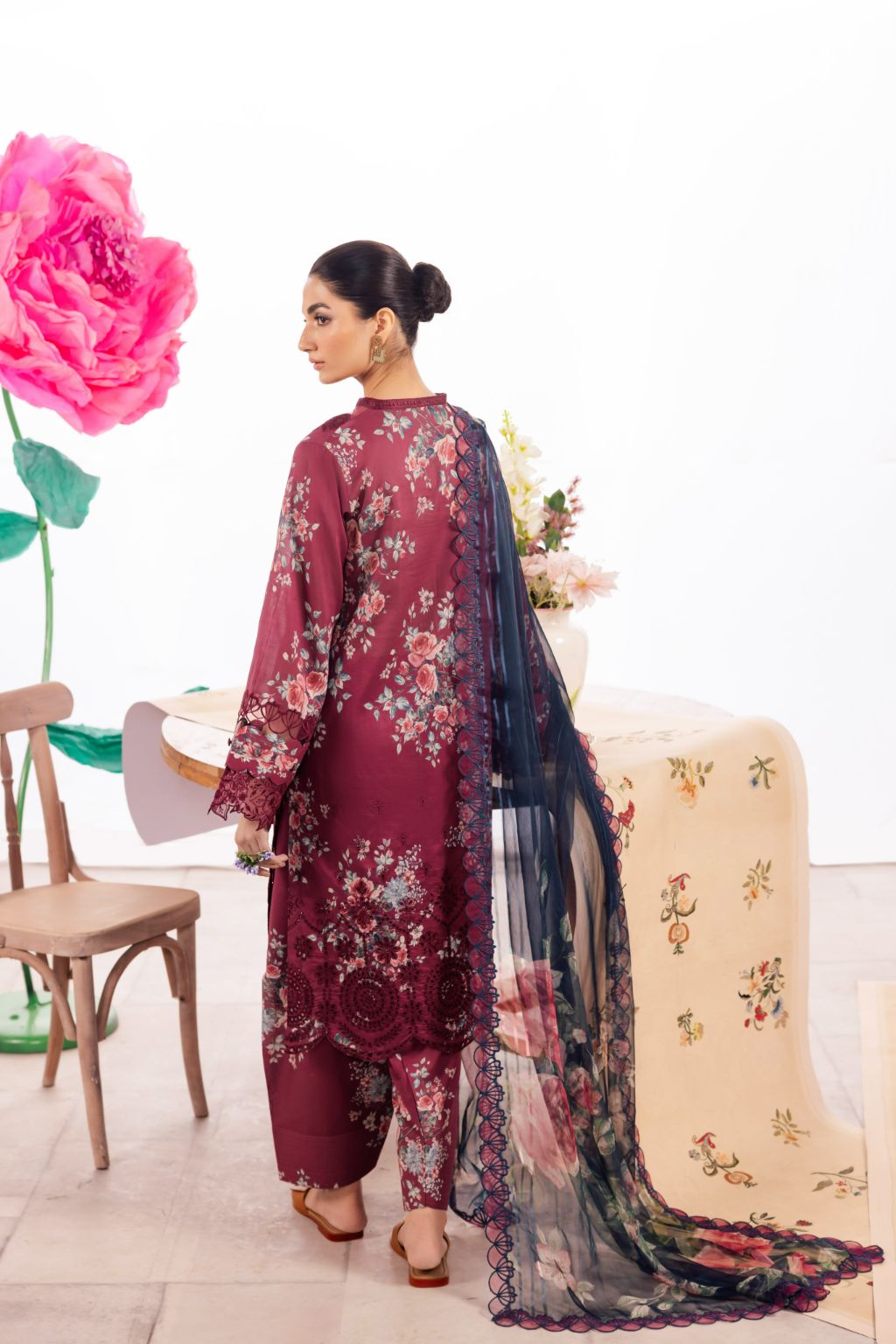 Iznik Dahlia Emb Lawn`24 DL#11