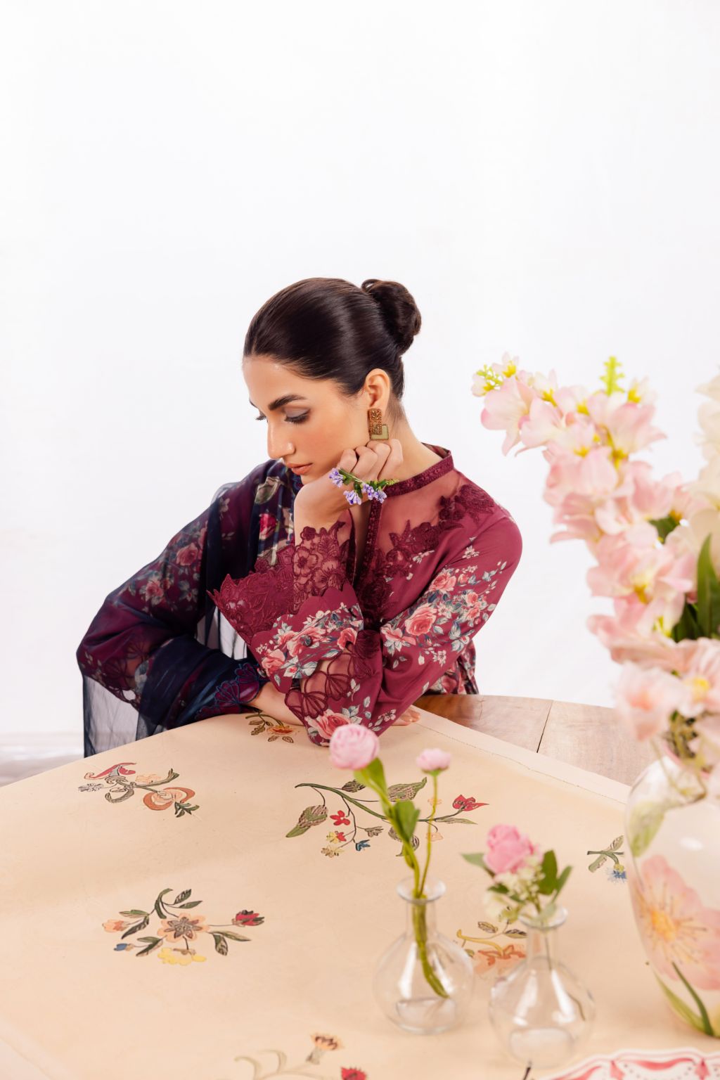 Iznik Dahlia Emb Lawn`24 DL#11