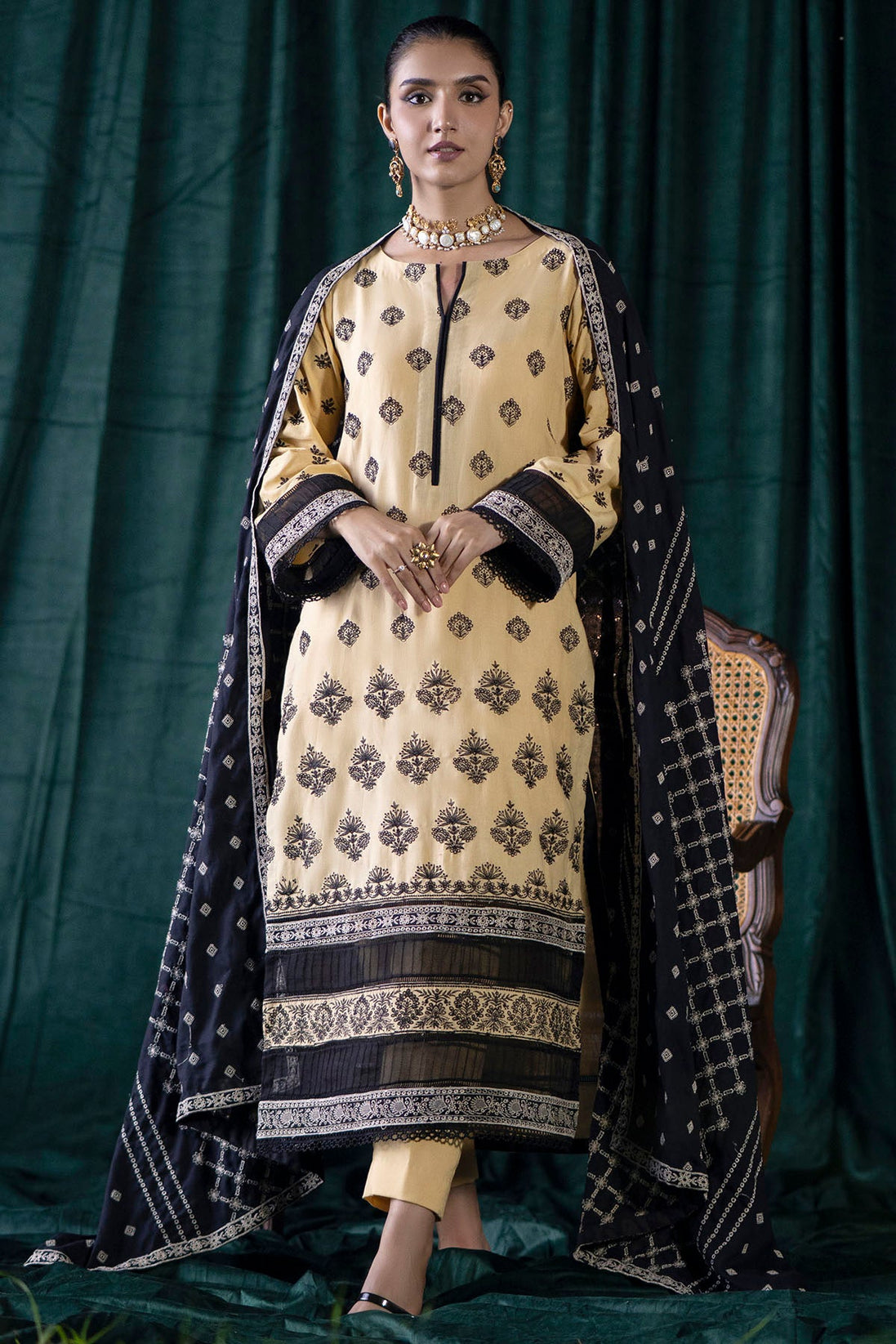 Motifz Jehan Emb Khaddar'23 D#4360