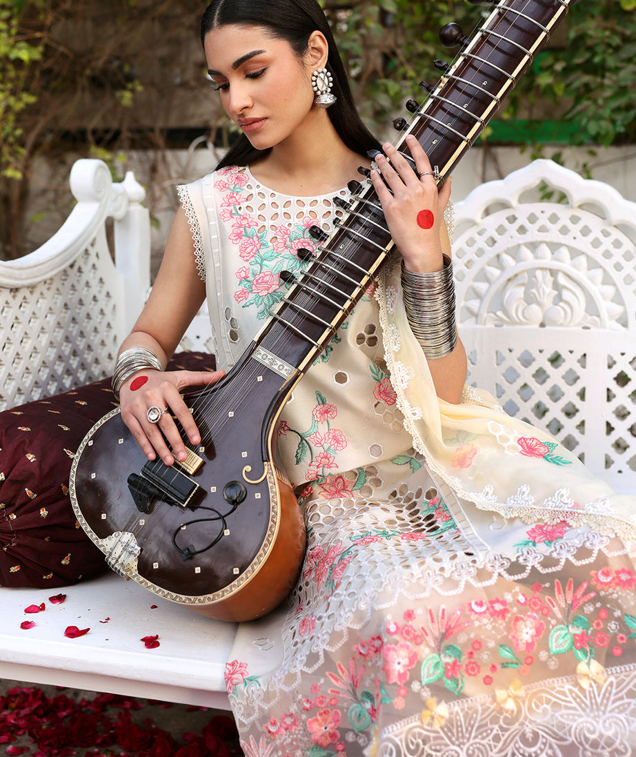 Mahnur Aangan Emb Lawn`25 D#10 MEHENUR