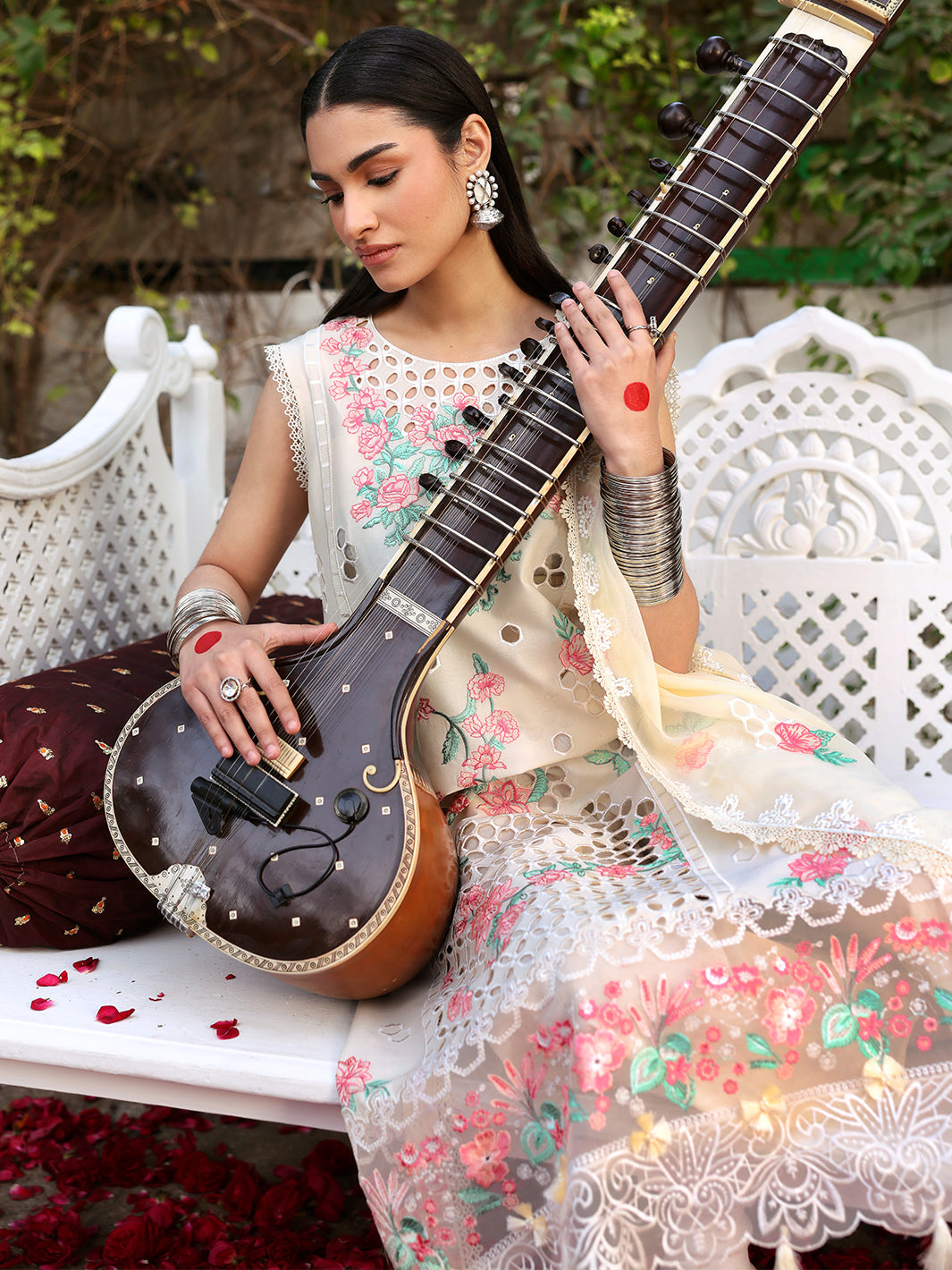 Mahnur Aangan Emb Lawn`25 D#10 MEHENUR