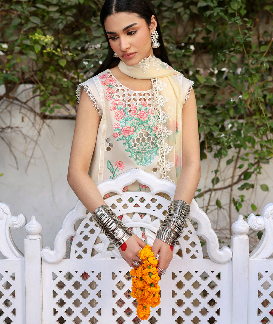 Mahnur Aangan Emb Lawn`25 D#10 MEHENUR