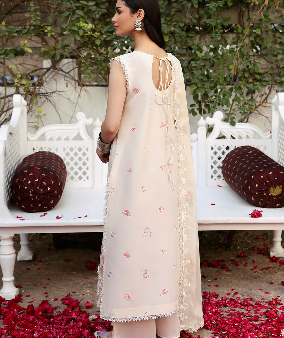Mahnur Aangan Emb Lawn`25 D#10 MEHENUR