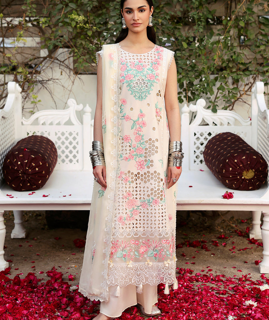 Mahnur Aangan Emb Lawn`25 D#10 MEHENUR