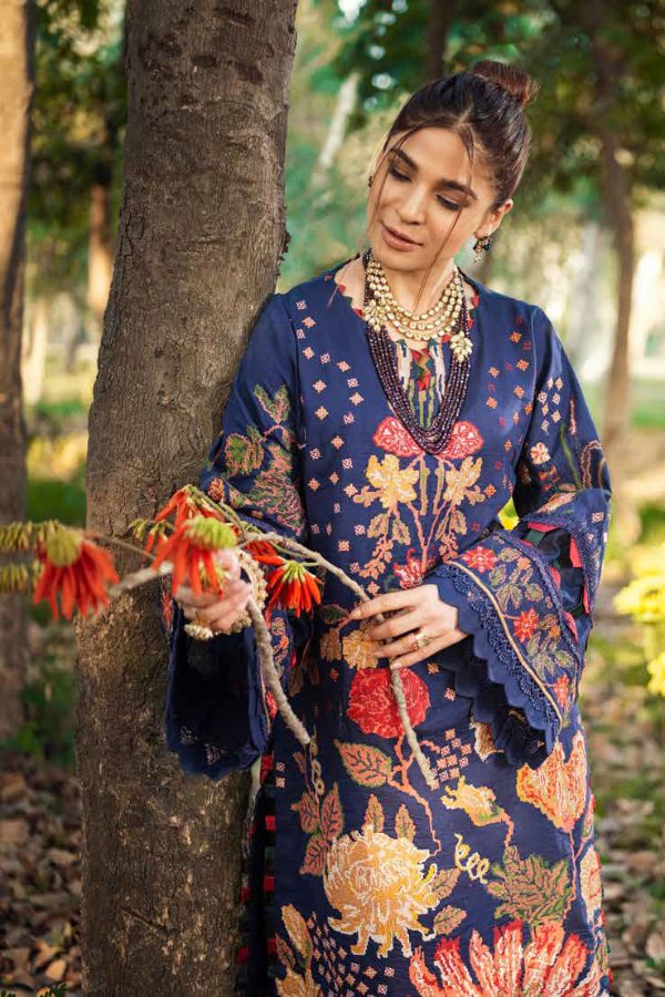 Maryam hussain Luxury Lawn`22 D# 08 FRENCH KNOT