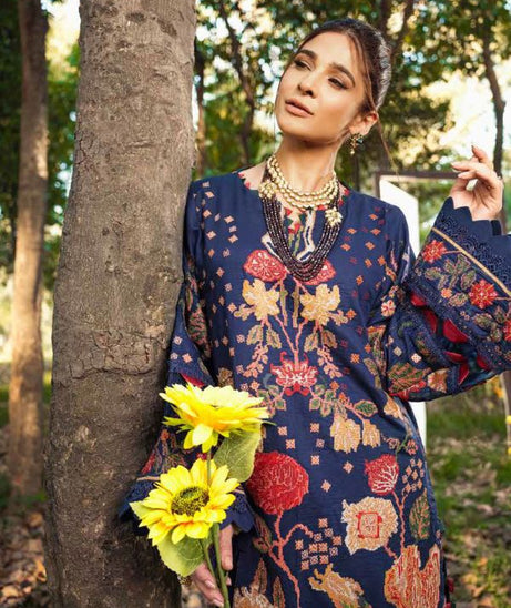 Maryam hussain Luxury Lawn`22 D# 08 FRENCH KNOT