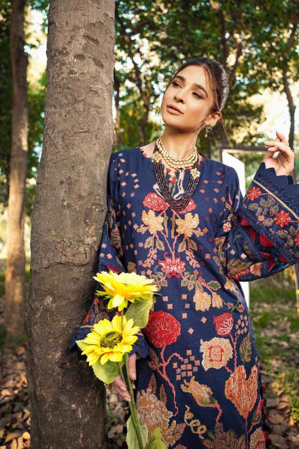 Maryam hussain Luxury Lawn`22 D# 08 FRENCH KNOT