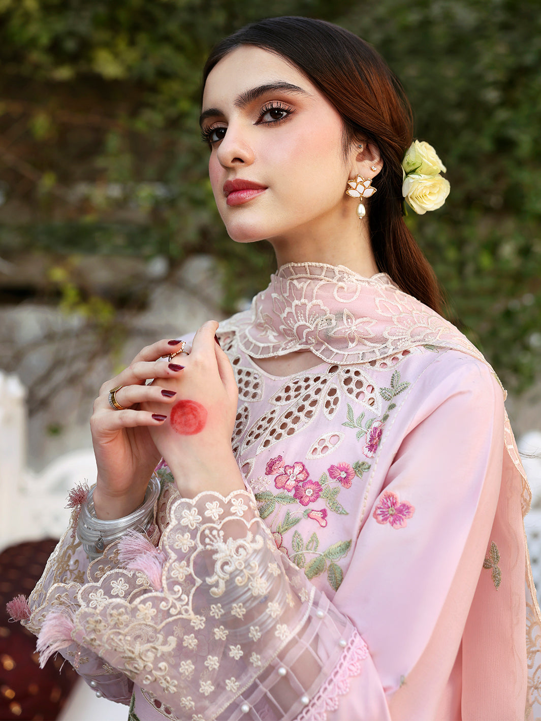 Mahnur Aangan Emb Lawn`25 D#09 MEHARMA