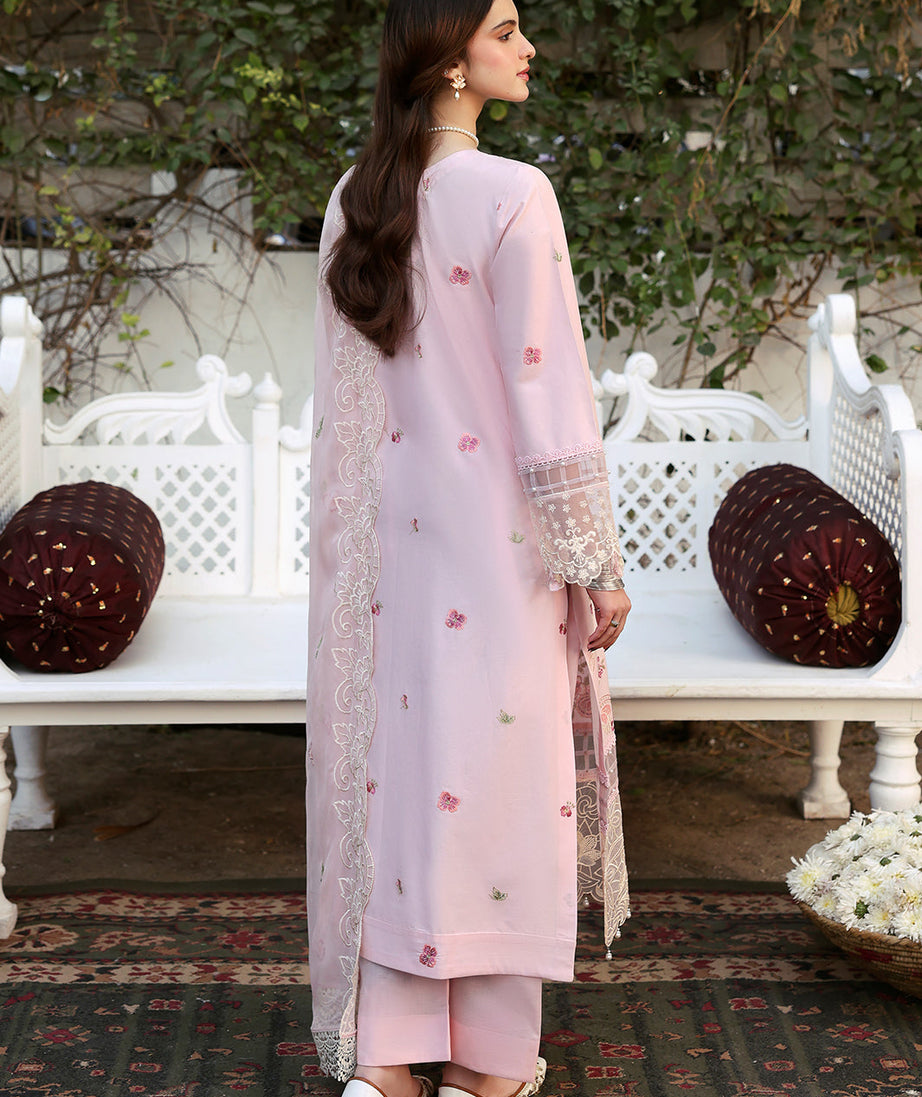 Mahnur Aangan Emb Lawn`25 D#09 MEHARMA