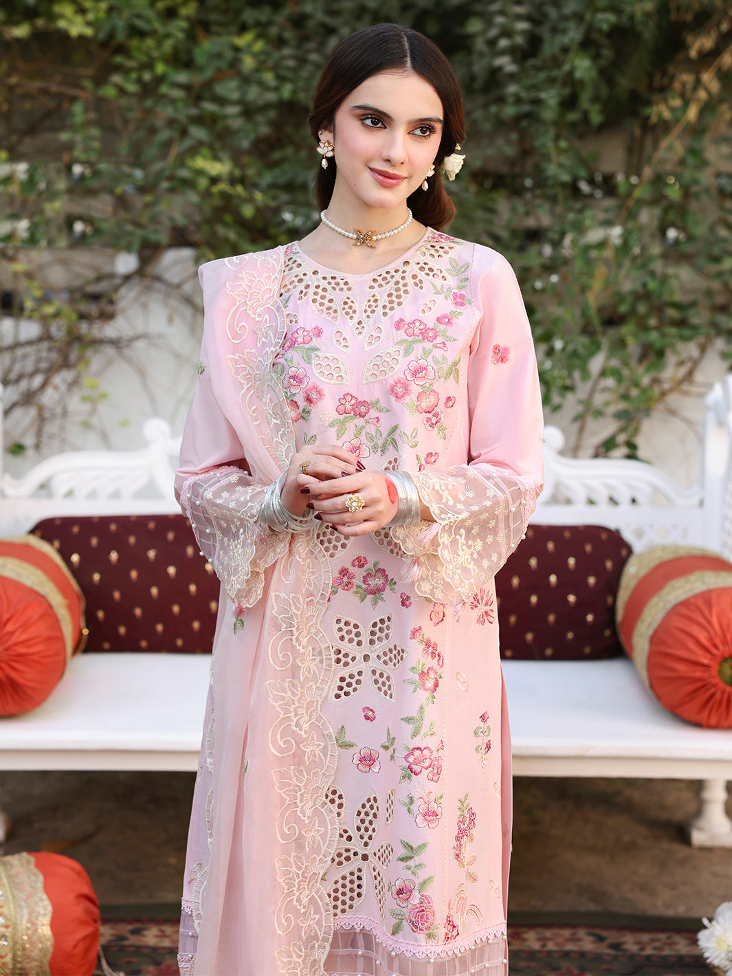 Mahnur Aangan Emb Lawn`25 D#09 MEHARMA
