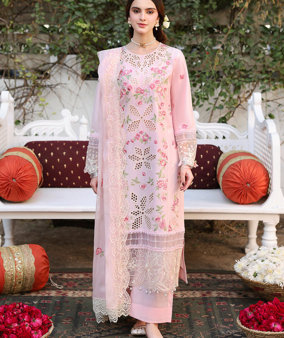 Mahnur Aangan Emb Lawn`25 D#09 MEHARMA