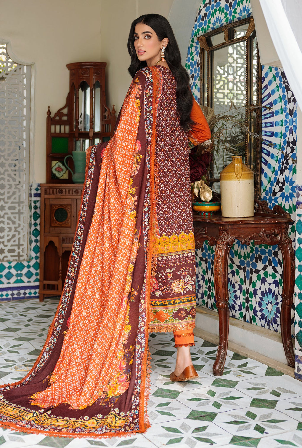 Noor By Sadia Asad Woolen Shawl`22 D#8 A