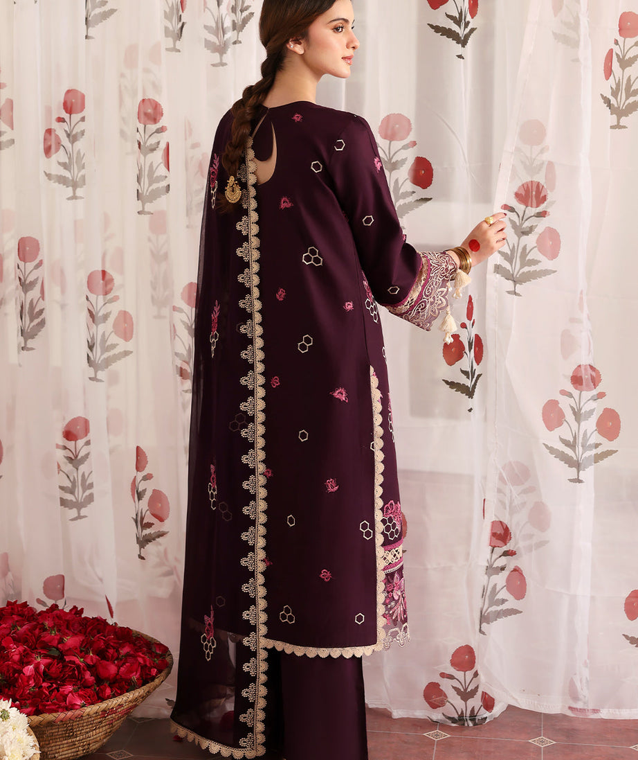 Mahnur Aangan Emb Lawn`25 D#05 NARINA