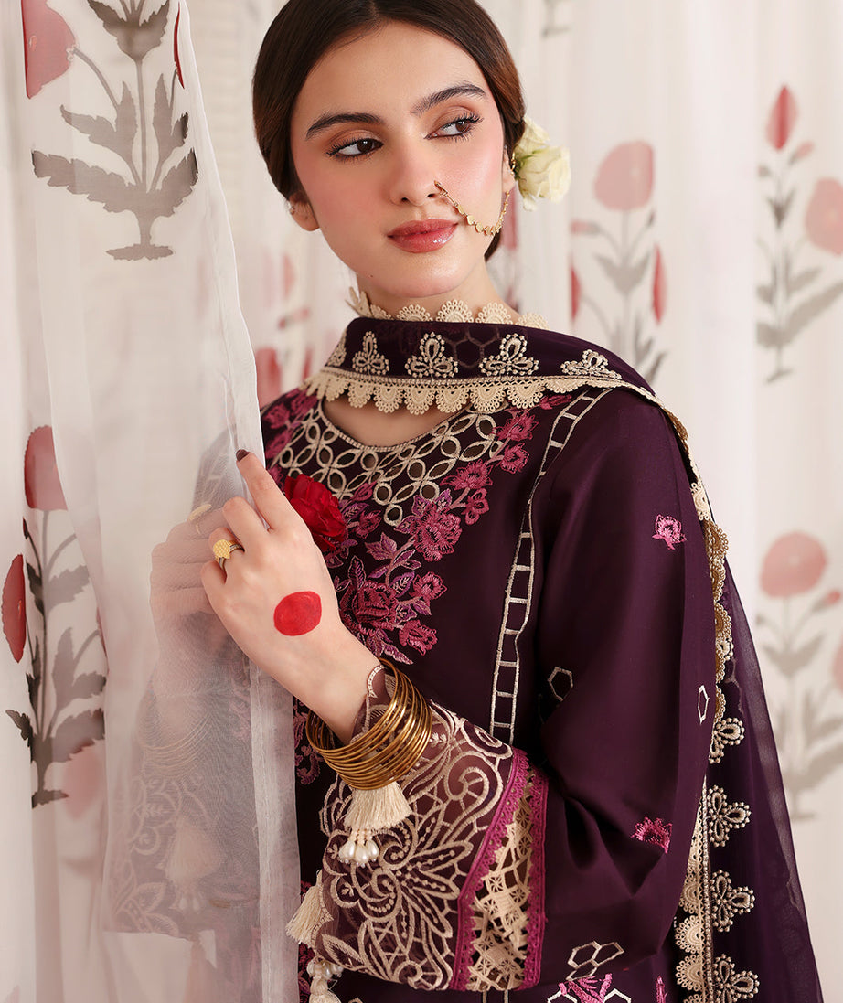 Mahnur Aangan Emb Lawn`25 D#05 NARINA