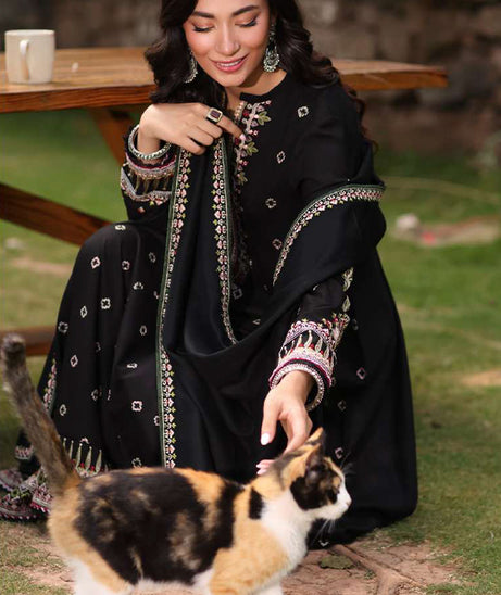 Noor Suzaankari Winter Shawl By Saadia Asad'24 D#5