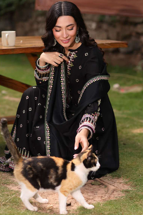 Noor Suzaankari Winter Shawl By Saadia Asad'24 D#5