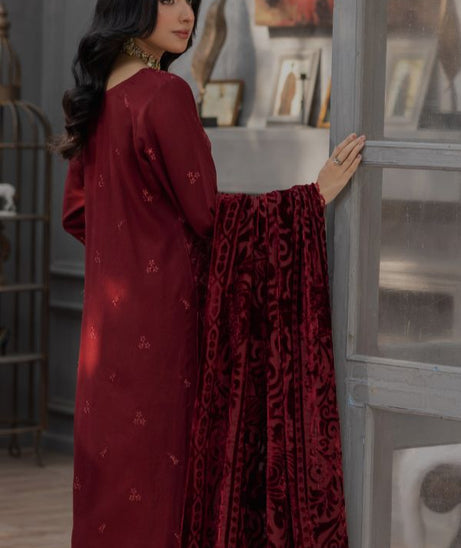 Noor Jahan Monal Velvet Shawl`25 D#5