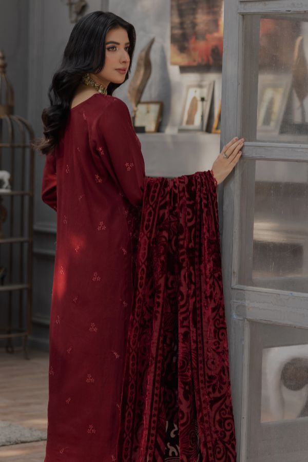 Noor Jahan Monal Velvet Shawl`25 D#5