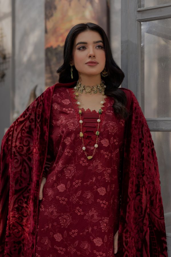 Noor Jahan Monal Velvet Shawl`25 D#5