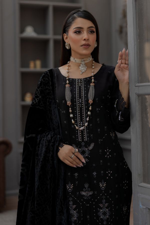 Noor Jahan Monal Velvet Shawl`25 D#6