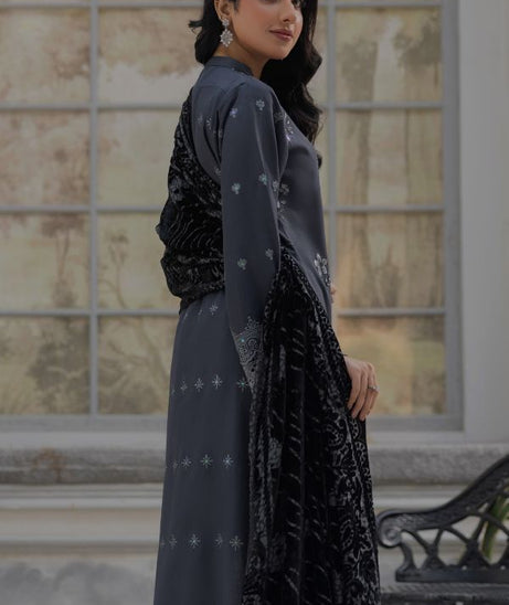 Noor Jahan Monal Velvet Shawl`25 D#7