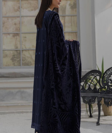 Noor Jahan Monal Velvet Shawl`25 D#8