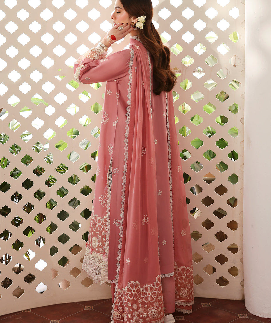 Mahnur Aangan Emb Lawn`25 D#04 NOORBANO
