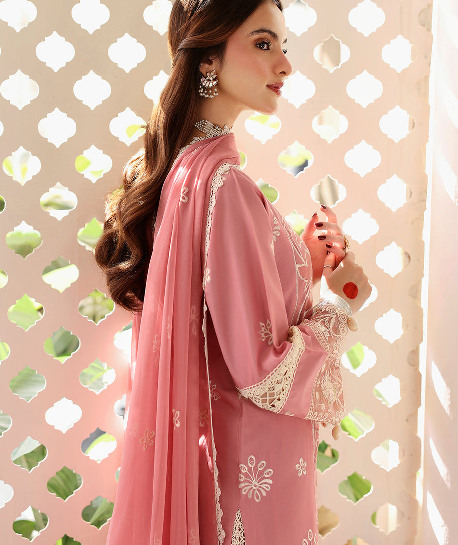 Mahnur Aangan Emb Lawn`25 D#04 NOORBANO