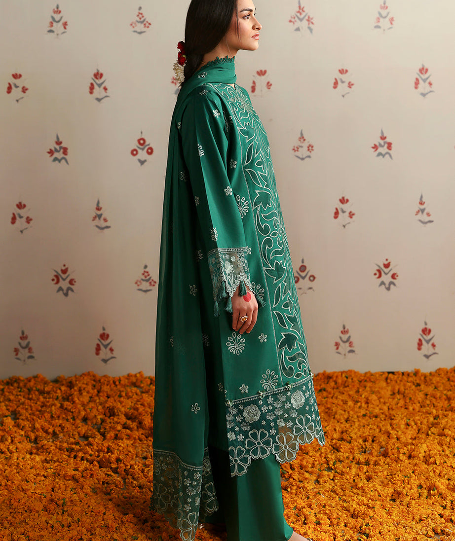 Mahnur Aangan Emb Lawn`25 D#01 PALWASHA