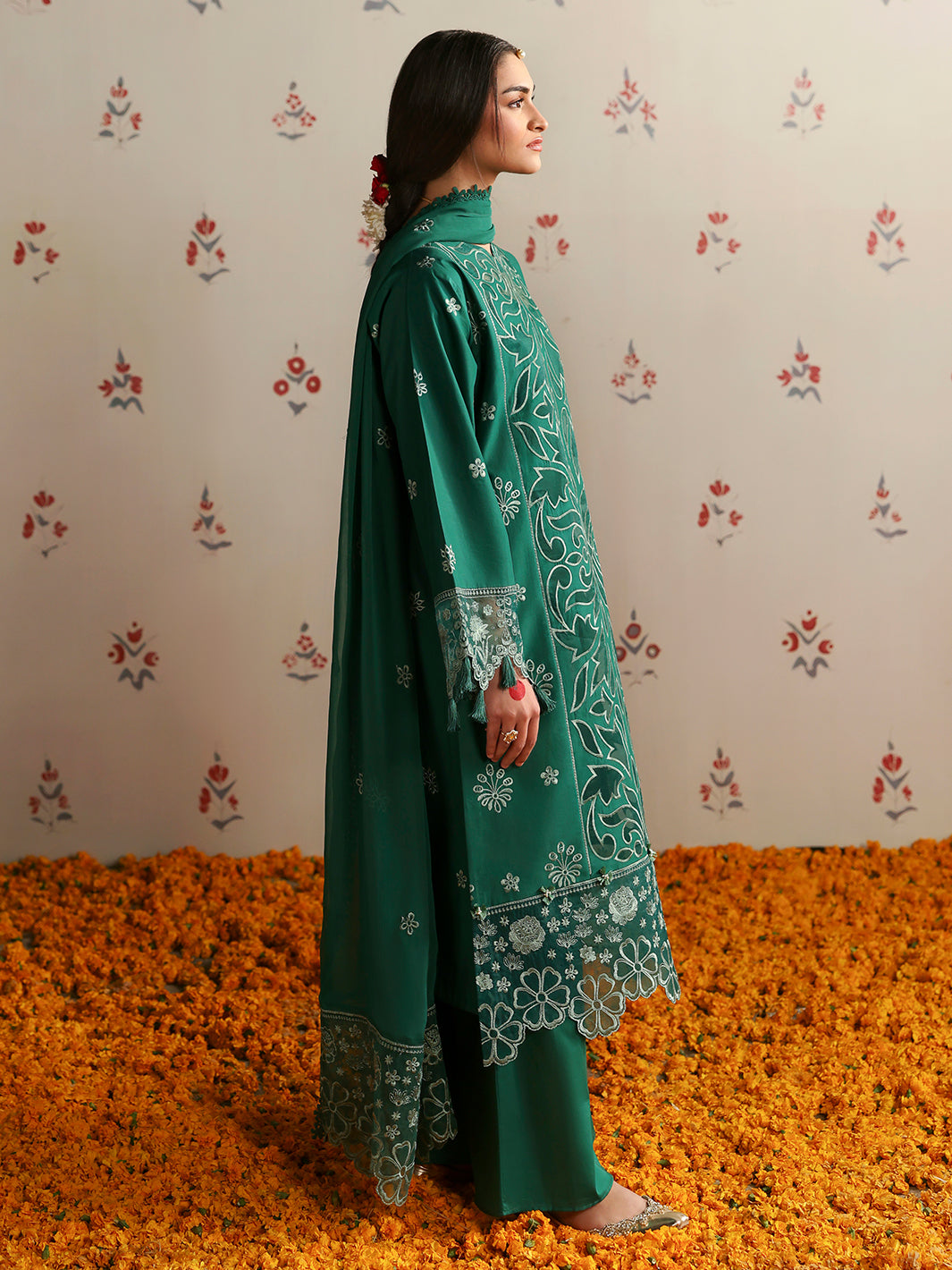 Mahnur Aangan Emb Lawn`25 D#01 PALWASHA