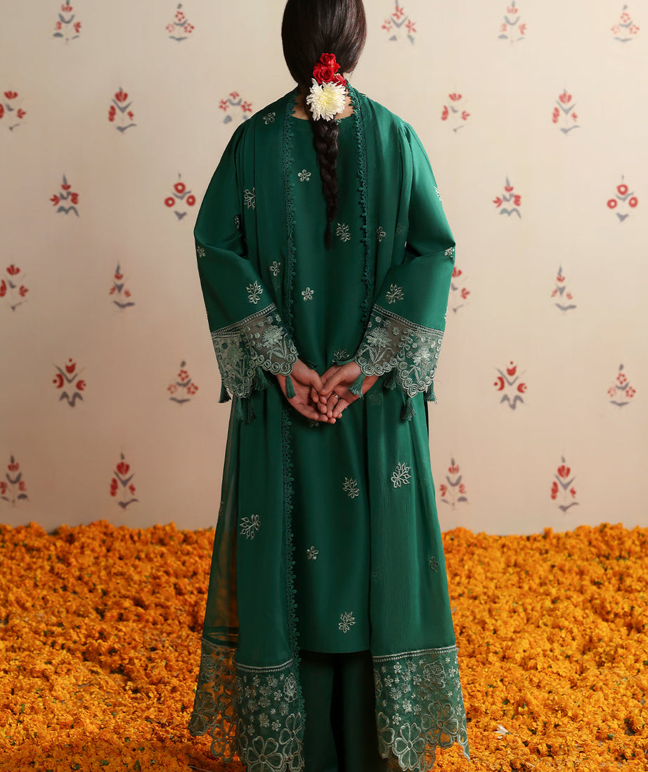 Mahnur Aangan Emb Lawn`25 D#01 PALWASHA