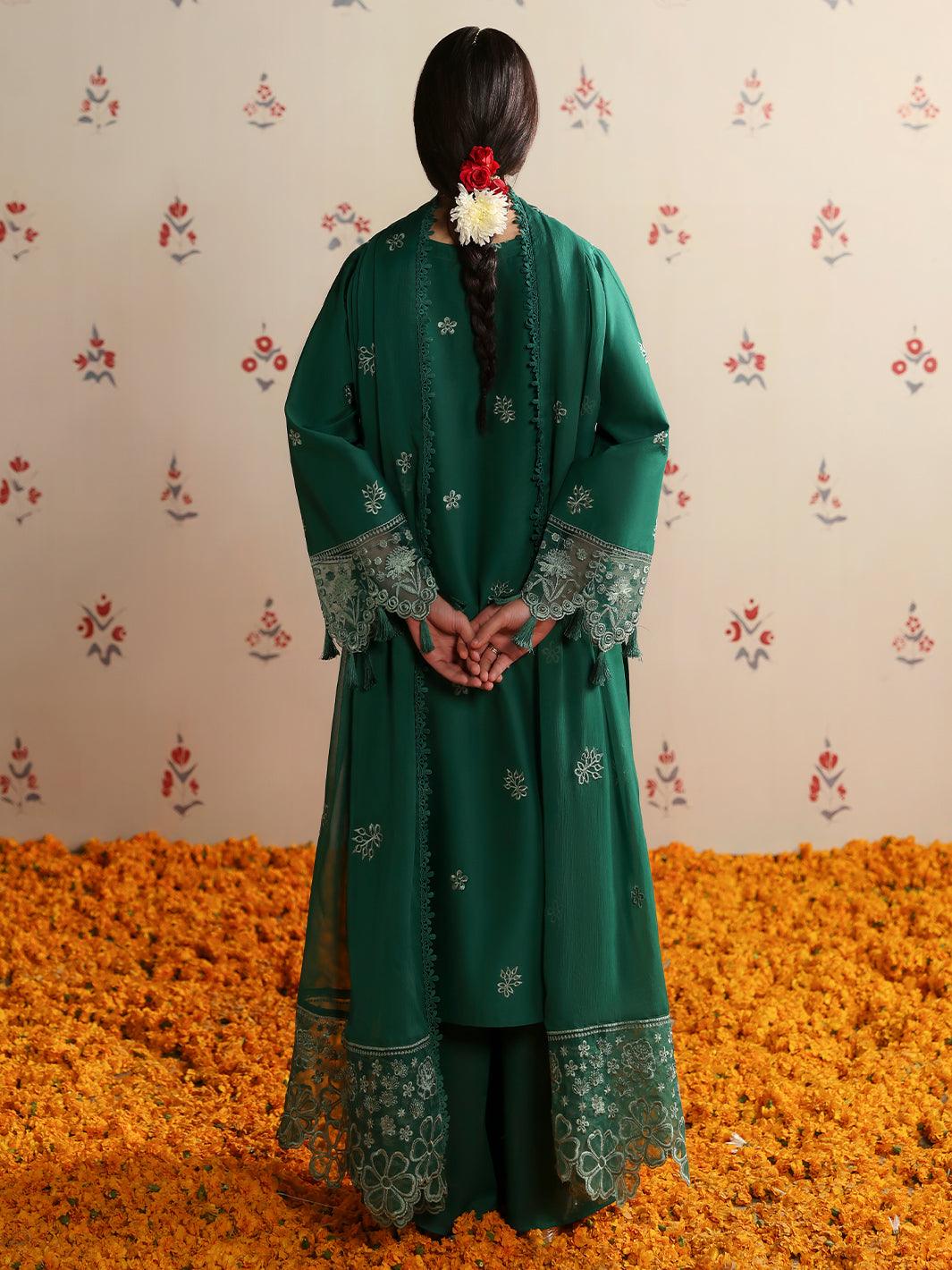 Mahnur Aangan Emb Lawn`25 D#01 PALWASHA