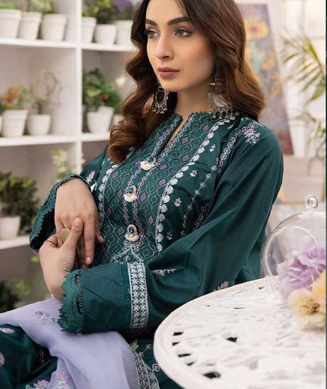RA Mahee's Exclusive Lawn'23 D#07