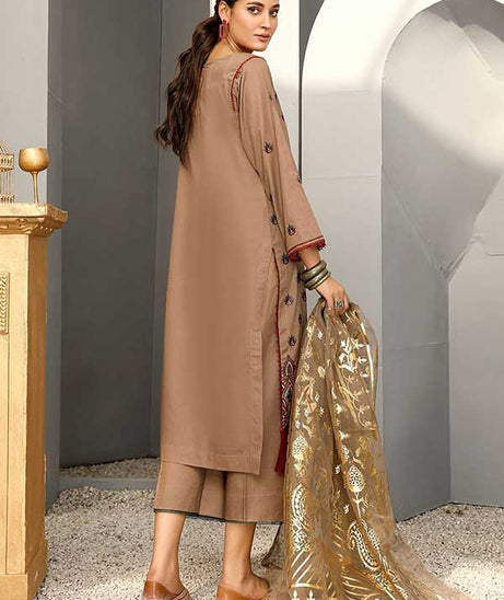 Sanam Saeed Chamak Lawn'23 D#03