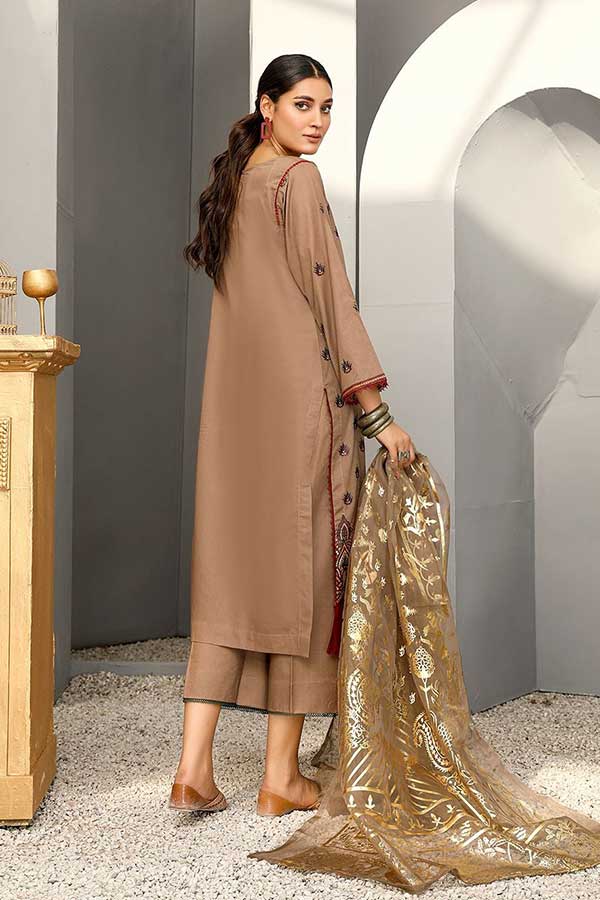 Sanam Saeed Chamak Lawn'23 D#03