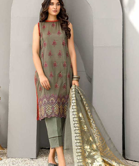 Sanam Saeed Chamak Lawn'23 D#07