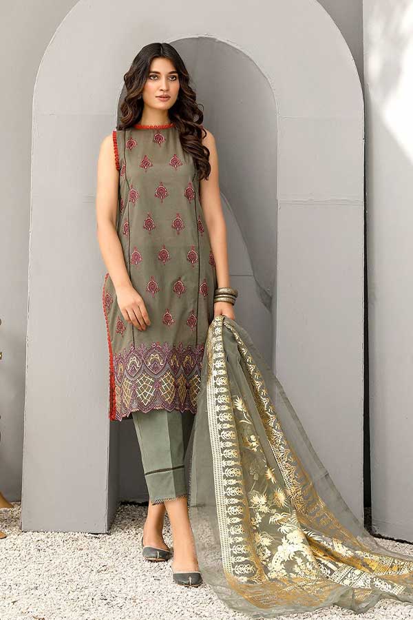 Sanam Saeed Chamak Lawn'23 D#07